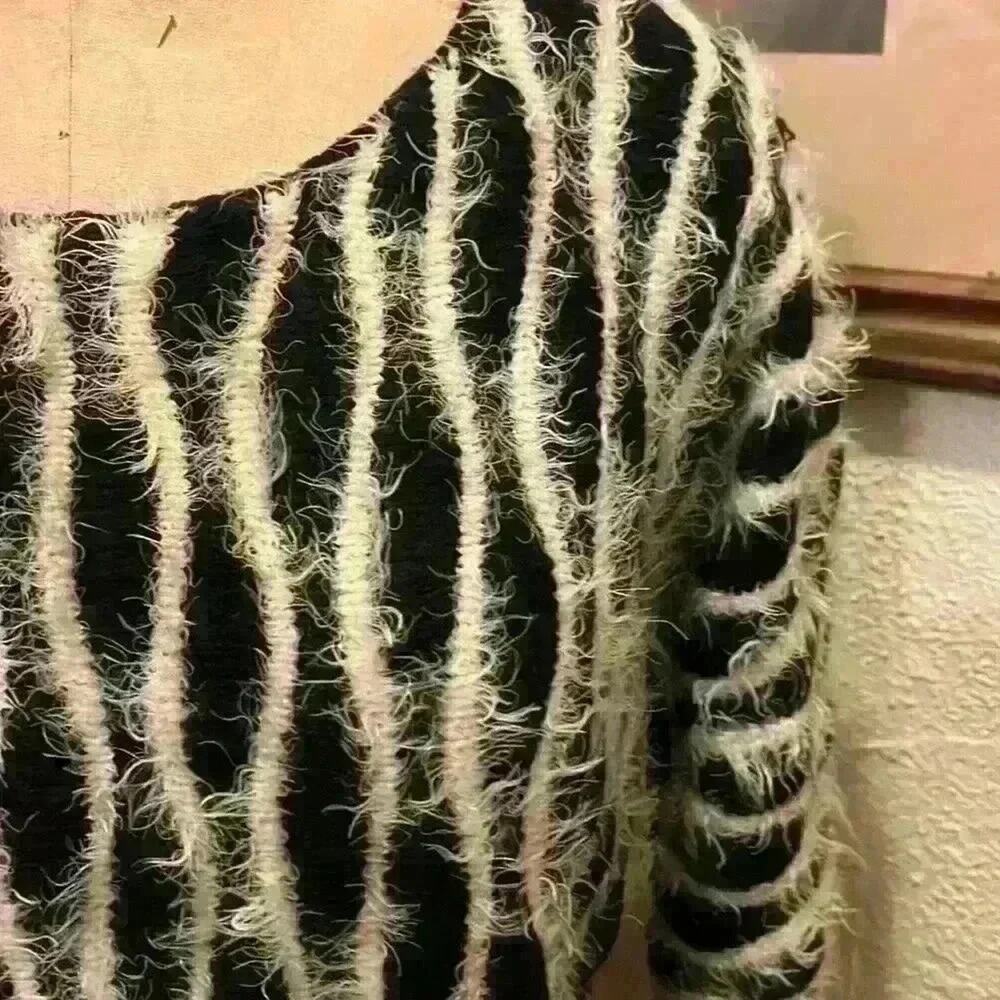 Sisters Black and White Eyelash Sweater Size XL - Picture 4 of 10